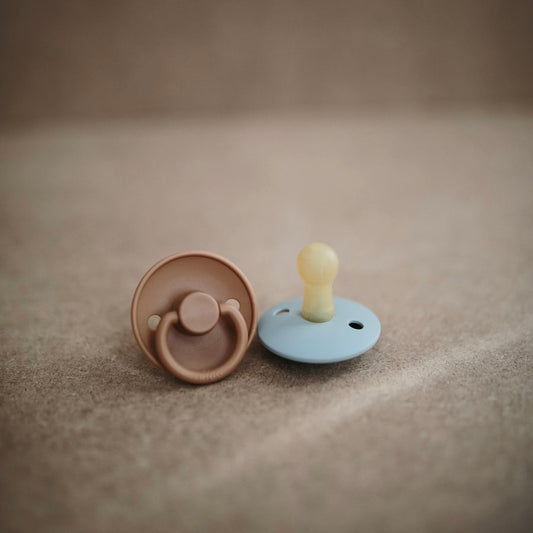 NEW Frigg Pacifiers (0-6 months) - 2pck